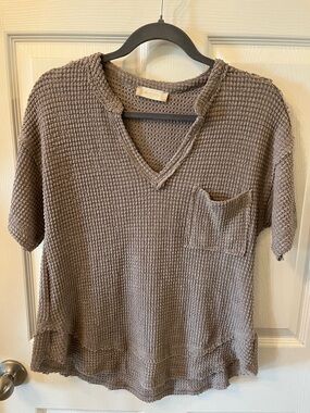 Altar'd State Taupe Waffle Knit V-Neck Top, Size Small